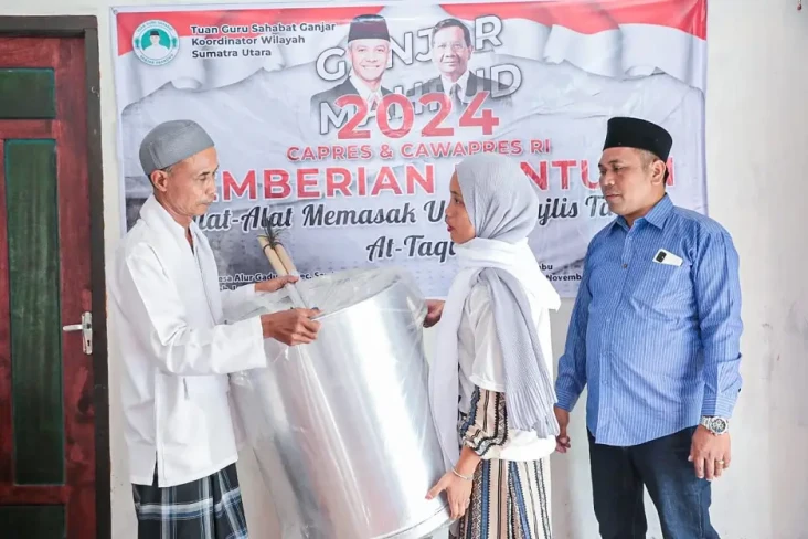 Relawan Ganjar Bantu...
