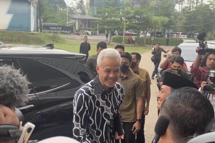 Ganjar-Mahfud Hadiri...