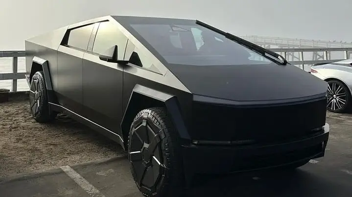 Tesla Cuma Bikin 10...