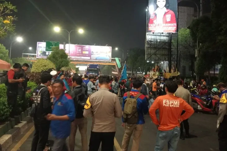 Belum Bubar dan Makin...
