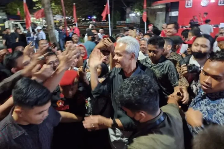 Ganjar Temui Relawan...