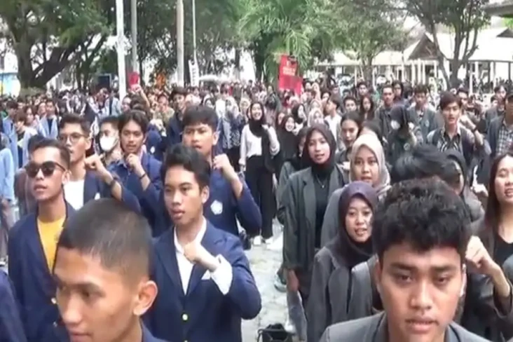Ribuan Mahasiswa Yogyakarta...