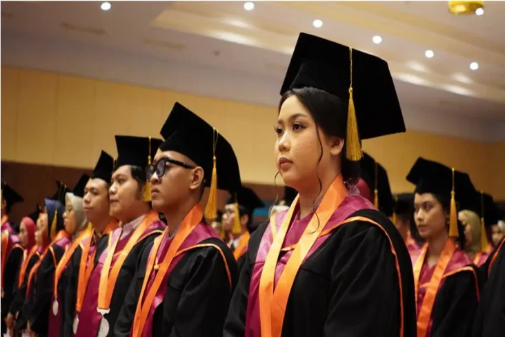 Universitas Bakrie Luluskan...
