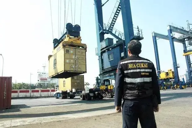 Penerimaan Bea Cukai...