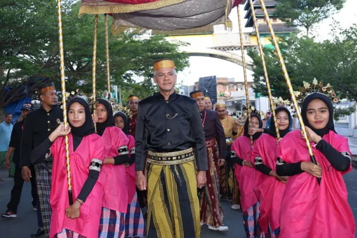 Kunjungi Kedatuan Luwu,...