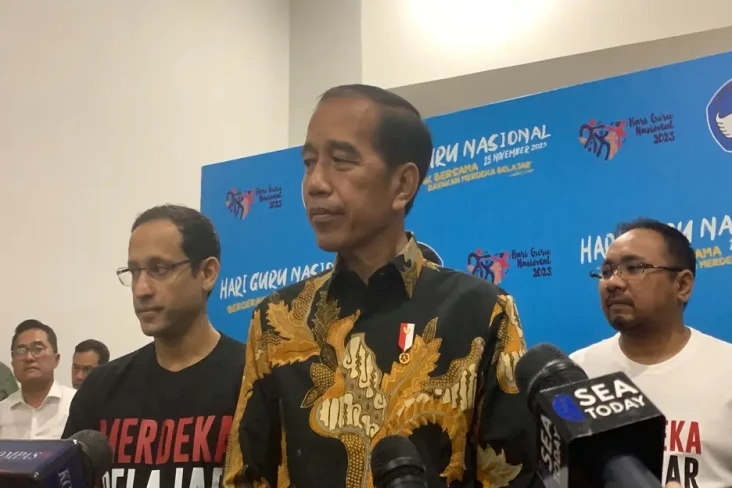 Jokowi Respons Wamenkumham...