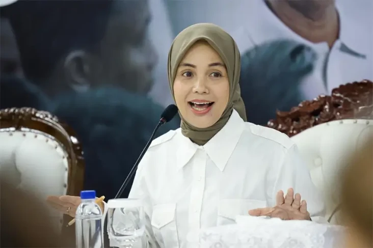 Siti Atikoh Bagikan...