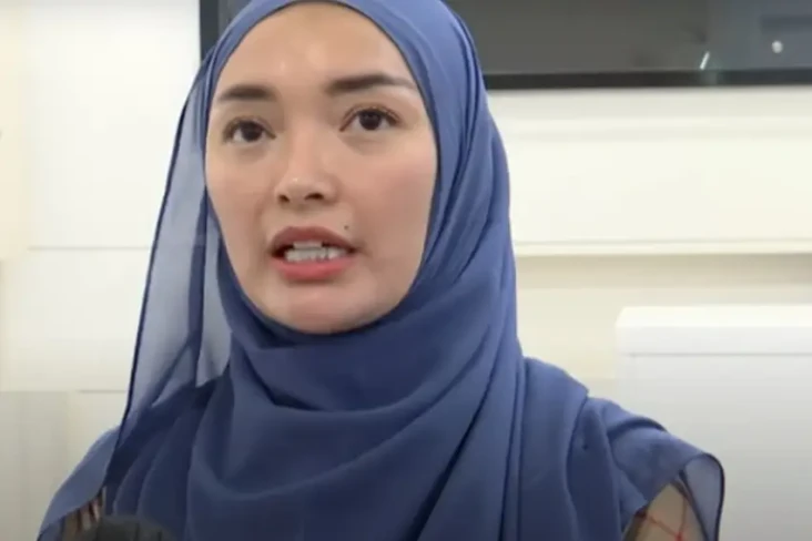 Zaskia Gotik Mulai Nyaman...
