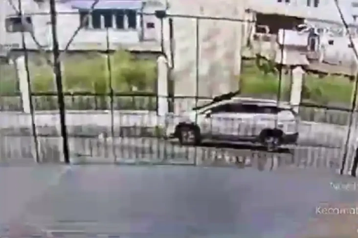 Kepergok Mesum di Mobil...