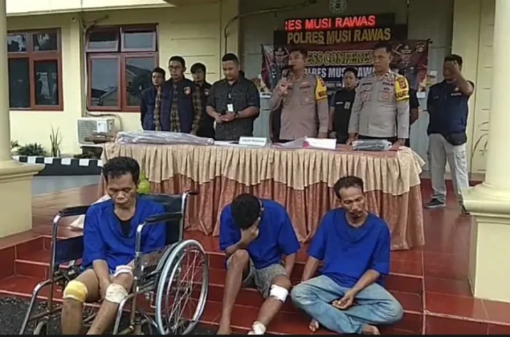 Polisi Lumpuhkan Rampok...