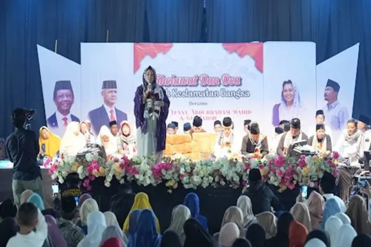 Putri Gus Dur Ajak Santri...
