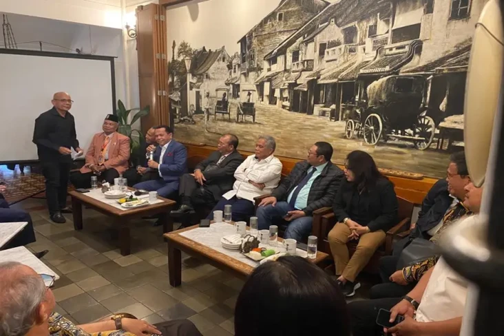 Puluhan Advokat Dukung...