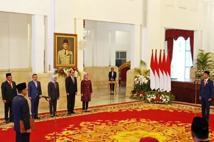 Dilantik Presiden Jokowi,...