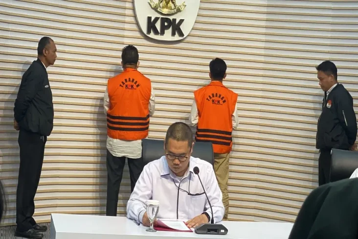 KPK Tahan Bupati Muna...