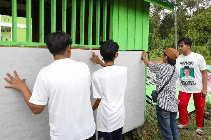 Santri Ganjar Renovasi...