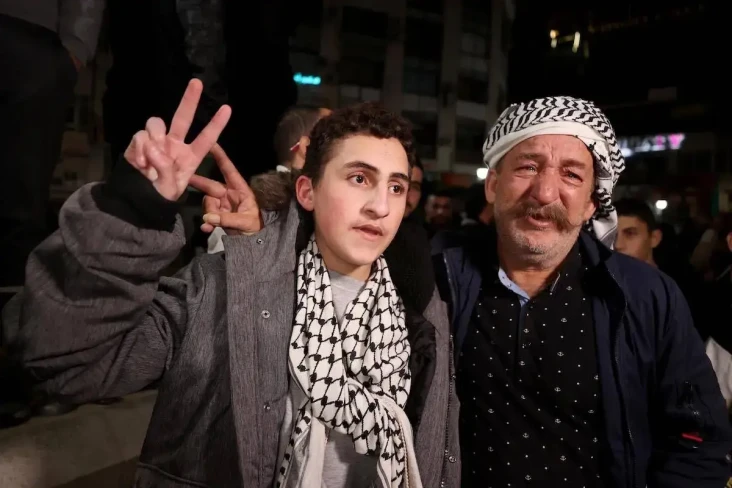 Anak Palestina yang...