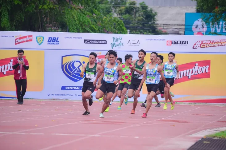 Tim Lari Estafet 4x100...