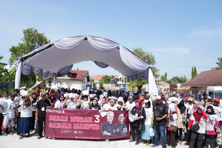 Ratusan Warga Bojonegoro...