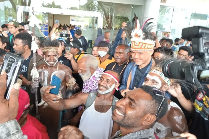 Kampanye Perdana di...
