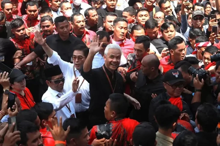 Daftar Lengkap Tim Hukum...