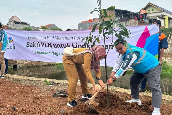 Hijaukan Negeri, PLN...