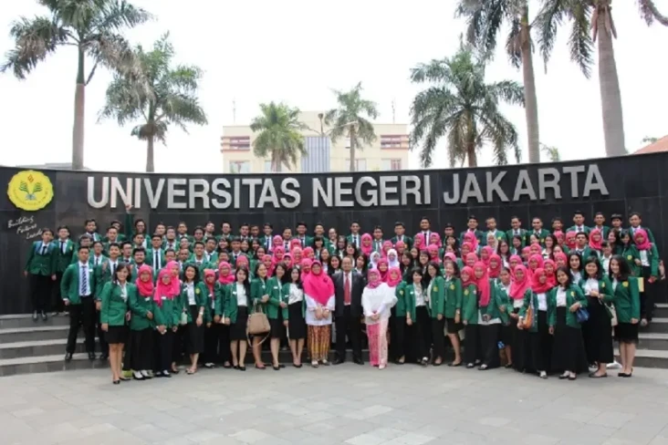 3 Perguruan Tinggi Negeri...