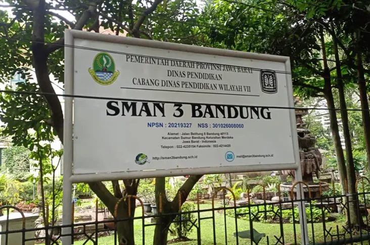 Terlalu Bucin! Siswi...