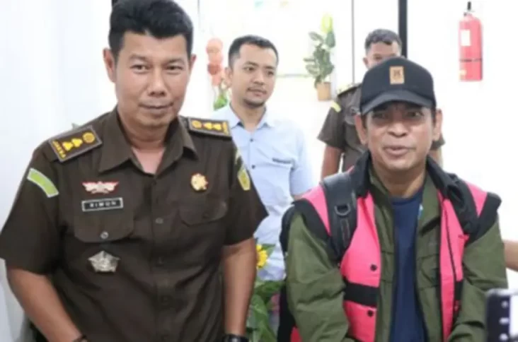 Kabur ke Pulau Jawa,...