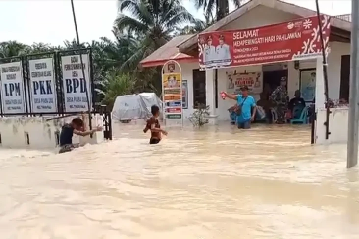 Banjir Terjang Asahan,...