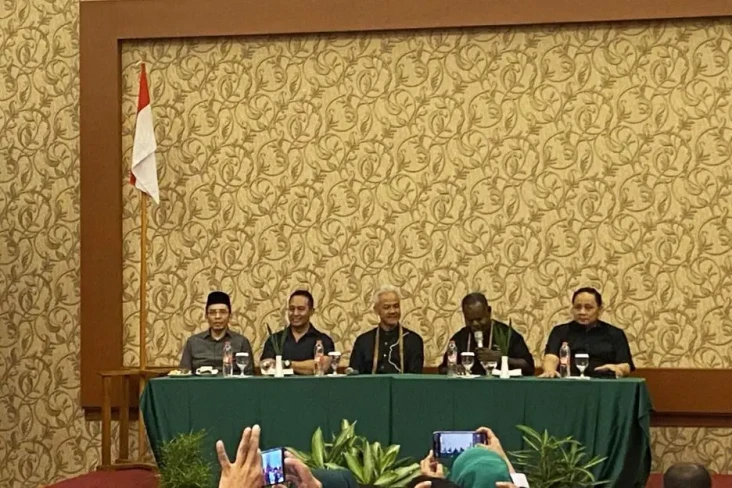 Ganjar Rapat Tertutup...