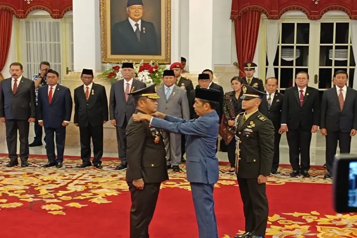 Presiden Jokowi Lantik...
