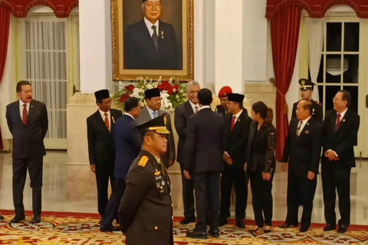 Luhut Hadiri Pelantikan...