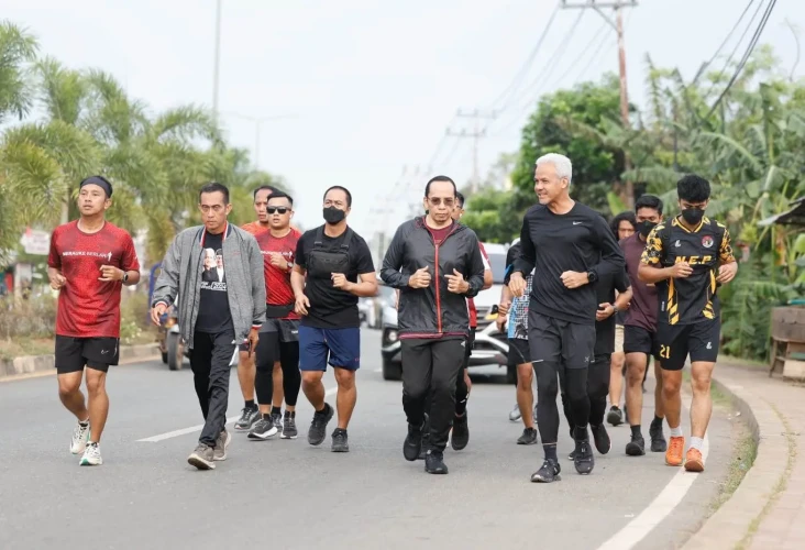 Ganjar Pranowo Lari...