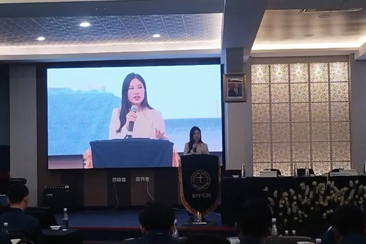 Angela Tanoesoedibjo...