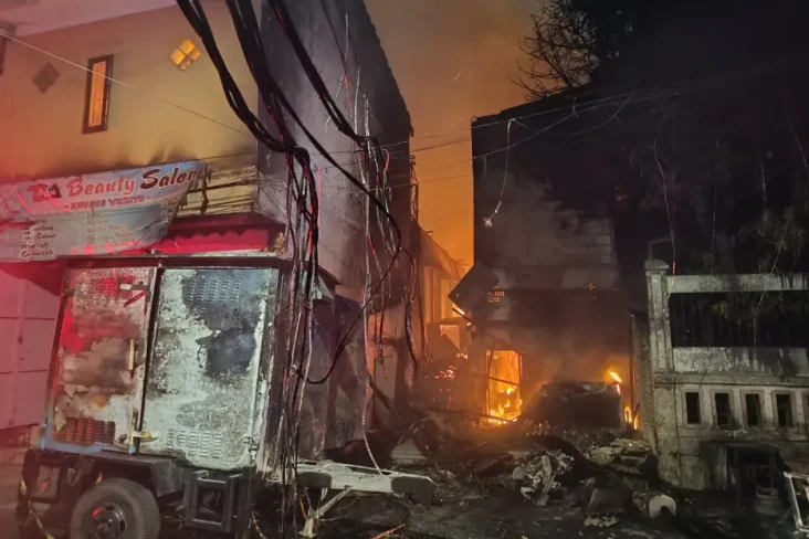 20 Rumah di Muara Angke...