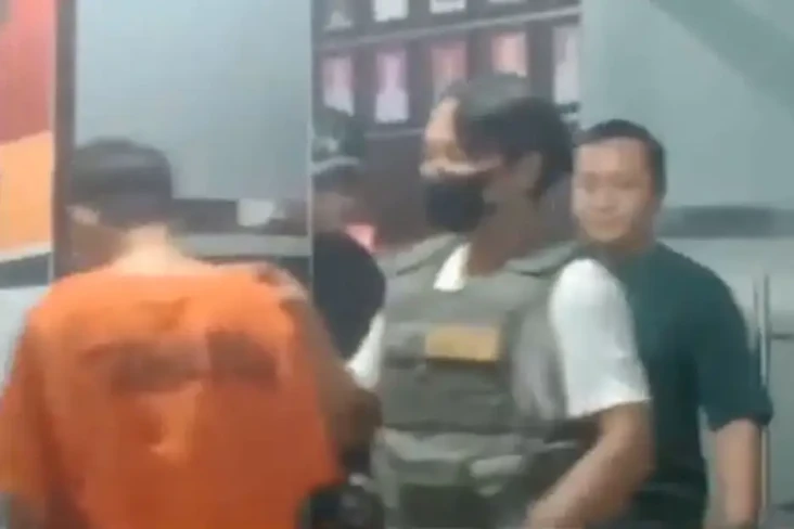 2 Tersangka Bentrok...