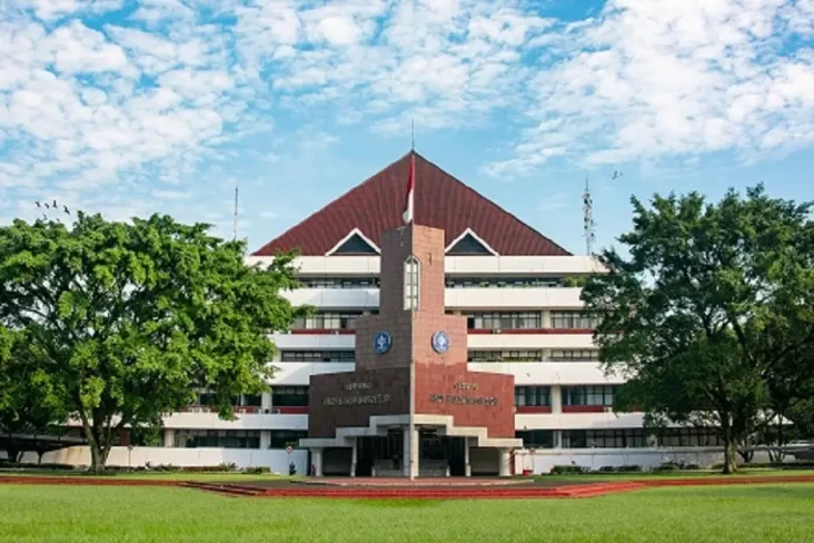 79 Universitas Dalam...