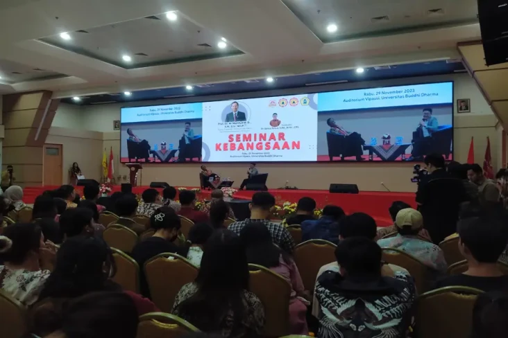 Jadi Pembicara di Depan...
