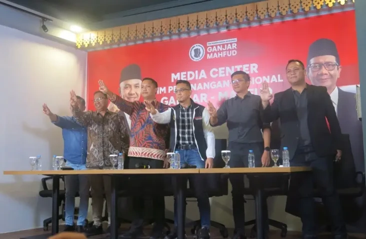 Aiman Witjaksono Didampingi...