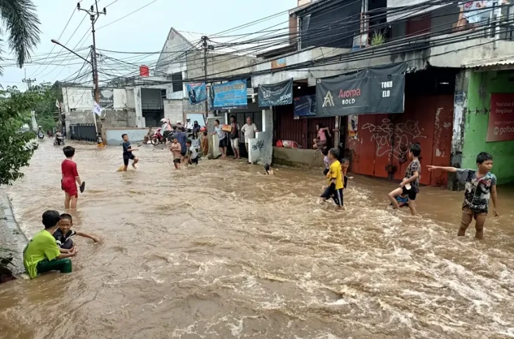 Banjir di Jalan Pramuka...