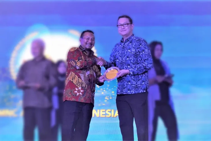 MNC Insurance Raih Penghargaan...