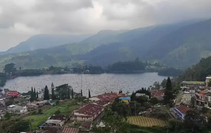 5 Fakta Telaga Sarangan,...