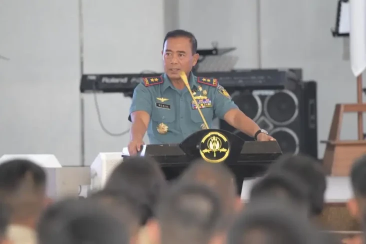 Profil Laksda TNI Denih...