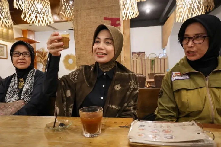 Momen Atikoh Ganjar...