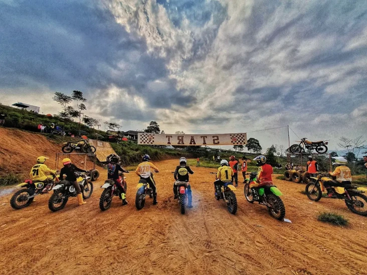 Rekomendasi Lokasi Trek...