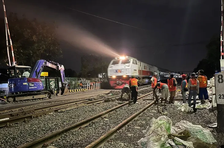 Jalur Ganda Kereta Api...