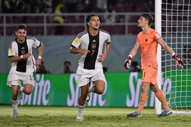 Sejarah, Jerman Juara...