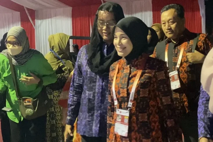 Siti Atikoh Dapat Sambutan...