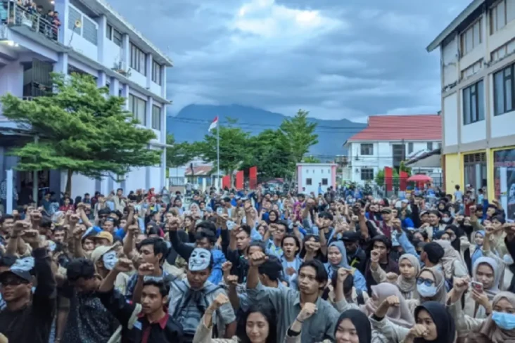 Ribuan Mahasiswa Sulteng...