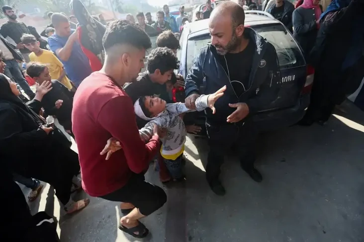 Sambil Bombardir Gaza,...
